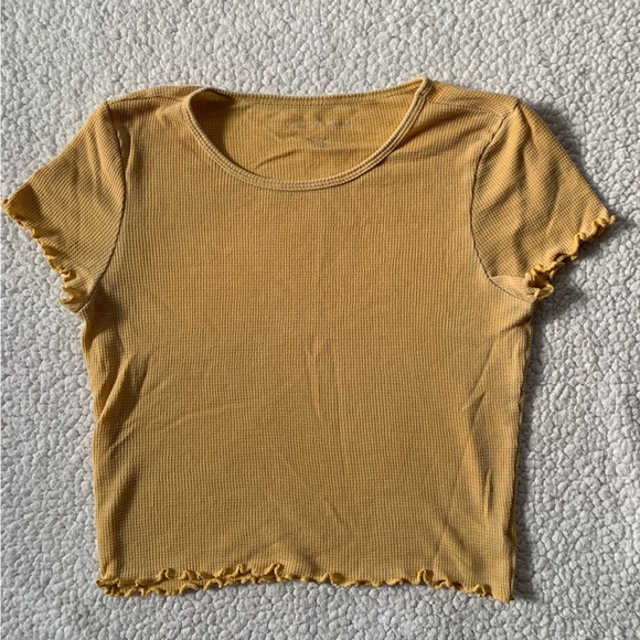 American Eagle Yellow Cropped Shirt - Picture 2 of 7